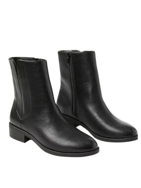 NEW! ANN TAYLOR LOFT Minimalist Flat Ankle Boot Classic Black Faux Leather 8.5.